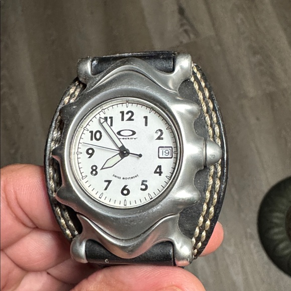 Oakley black Saddleback watch - Picture 1 of 4